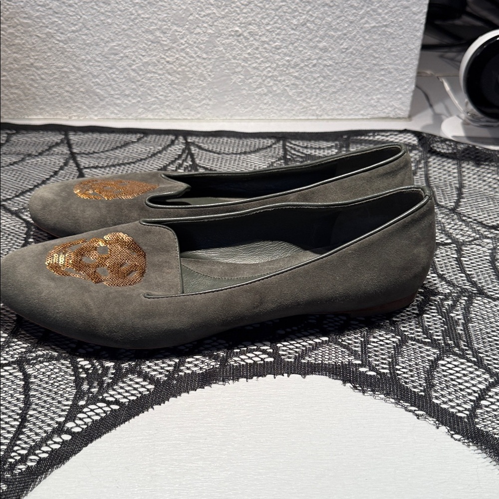 Alexander McQueen Olive Green Suede Loafers with Bronze Sequin Skull - Picture 7 of 10